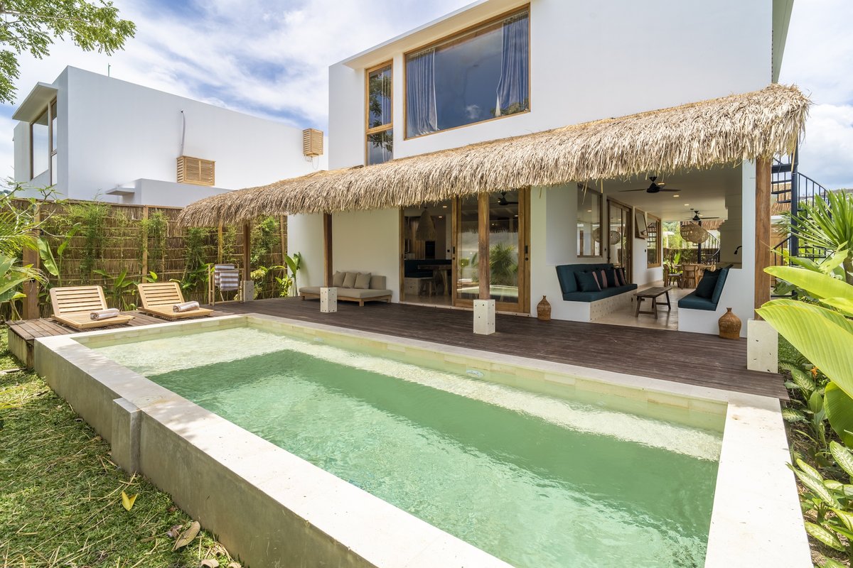 Villa de Marlaca terminada, con piscina y deck